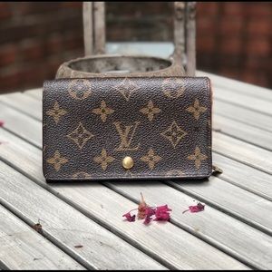 ⚜️Authentic Louis Vuitton Vintage Monnaie Bifold⚜️